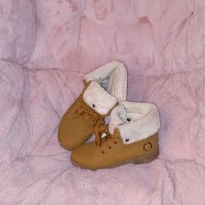 Girls Brown Boots with White Fur Lining Tops